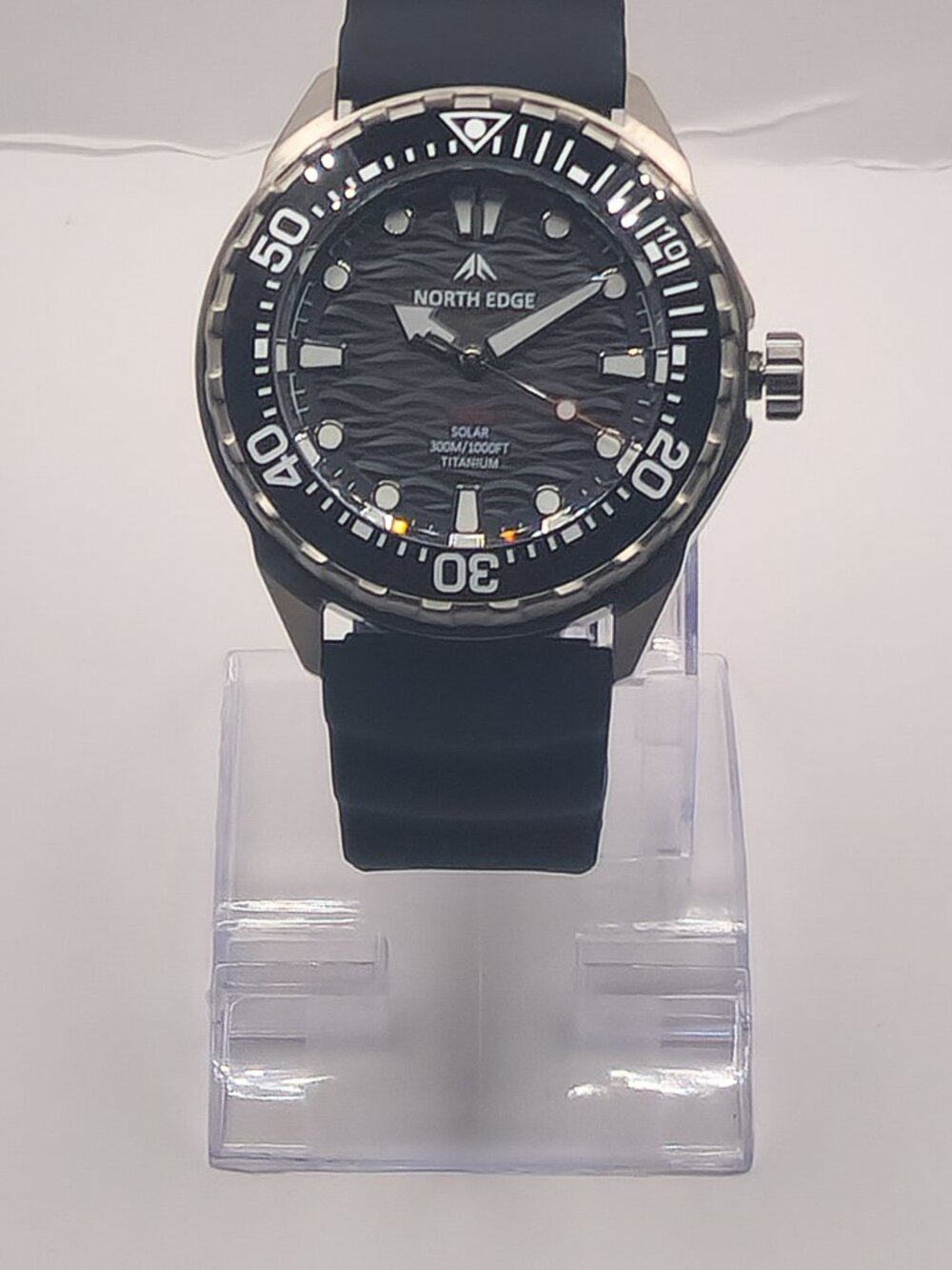 NORTH EDGE TRITON-TI Titanium Case Solar-Powered Diving Watch